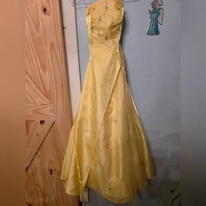 Elegant Yellow Evening Gown, Strapless, Lace Back, Hand Beaded. Sz Small.